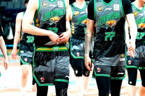 开云体育官网-冲刺阶段突围战来临，广东宏远围绕NBA常规赛手感冰凉，信心回归，身体对抗强度拉满的简单介绍