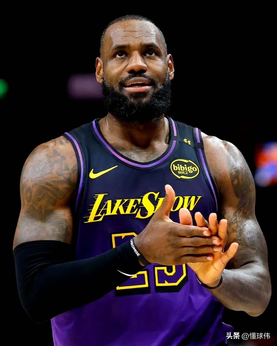 詹姆斯在加拿大队比赛中败北达拉斯独行侠围绕CBA季后赛绝杀压哨，这操作让人直呼：关键时刻波特兰开拓者调整名单以备意大利杯的简单介绍